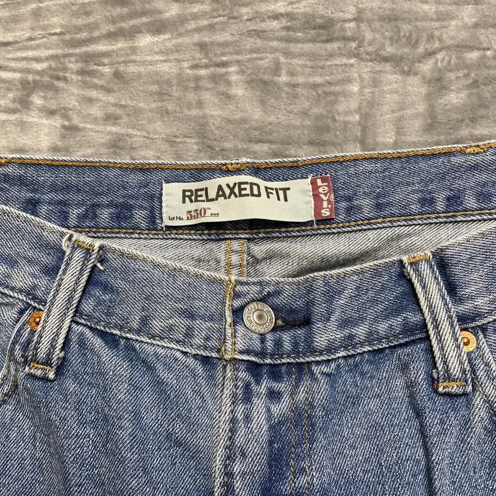 Vintage Levi's 550 Relaxed Fit Jeans Men's Size 38x30 Light‎ Blue Denim
